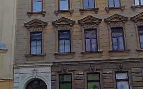 2-Room Appartment Near Westbahnhof